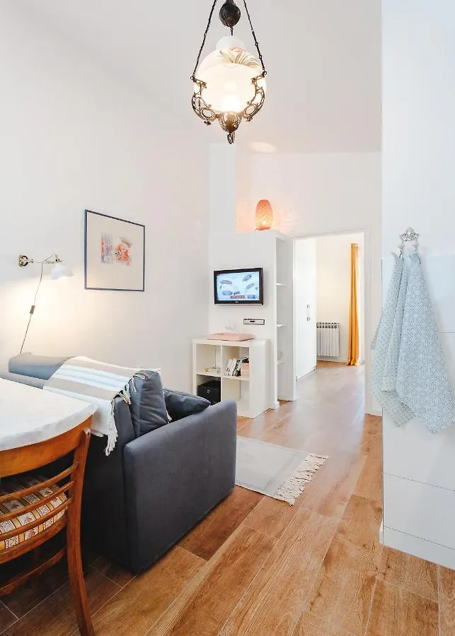 Cosy Apartment Close To The Beach And City Centre Porec Croatia