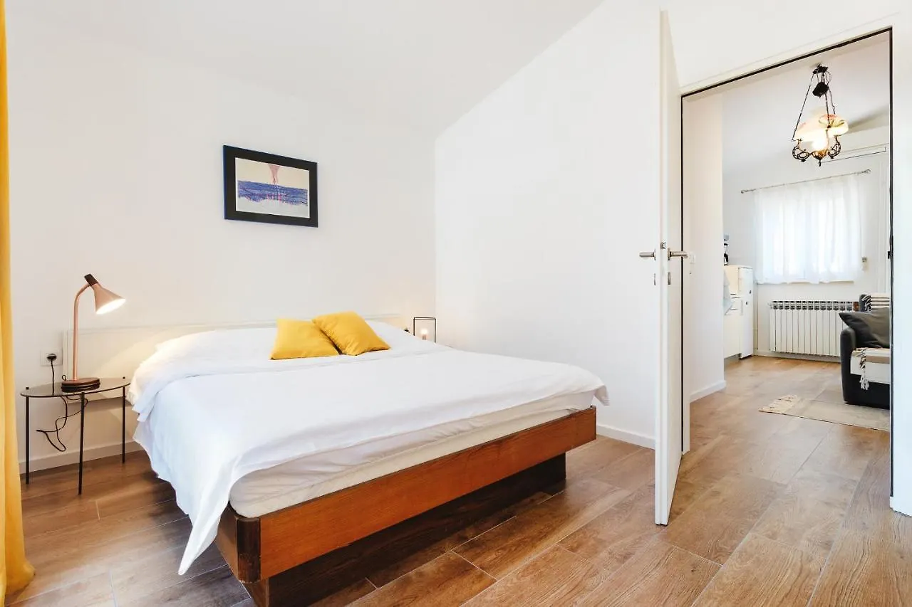 Cosy Apartment Close To The Beach And City Centre Porec